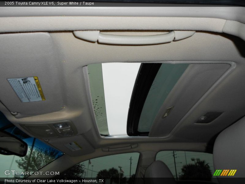 Super White / Taupe 2005 Toyota Camry XLE V6