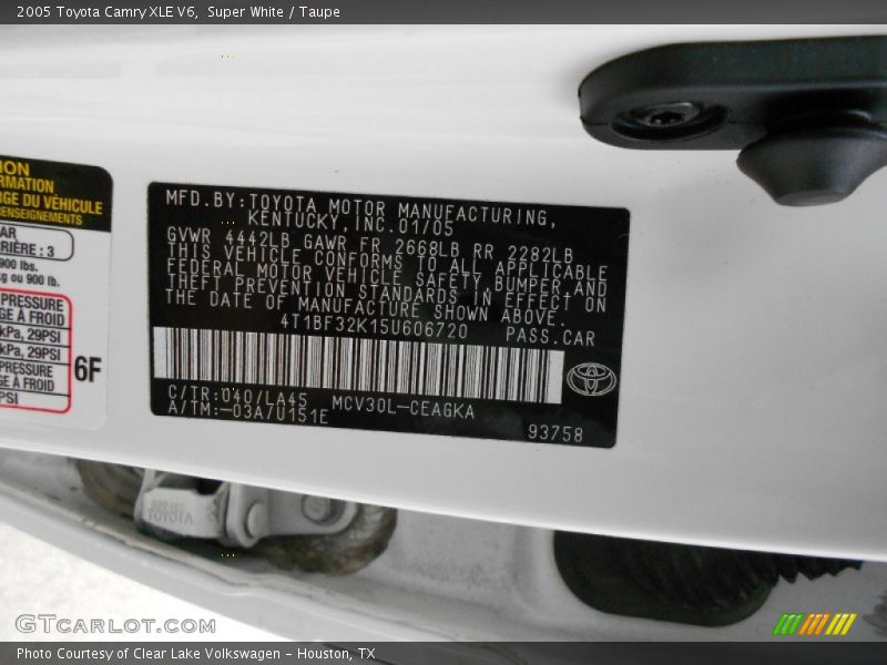 Super White / Taupe 2005 Toyota Camry XLE V6