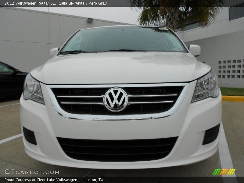 Calla Lily White / Aero Gray 2012 Volkswagen Routan SE