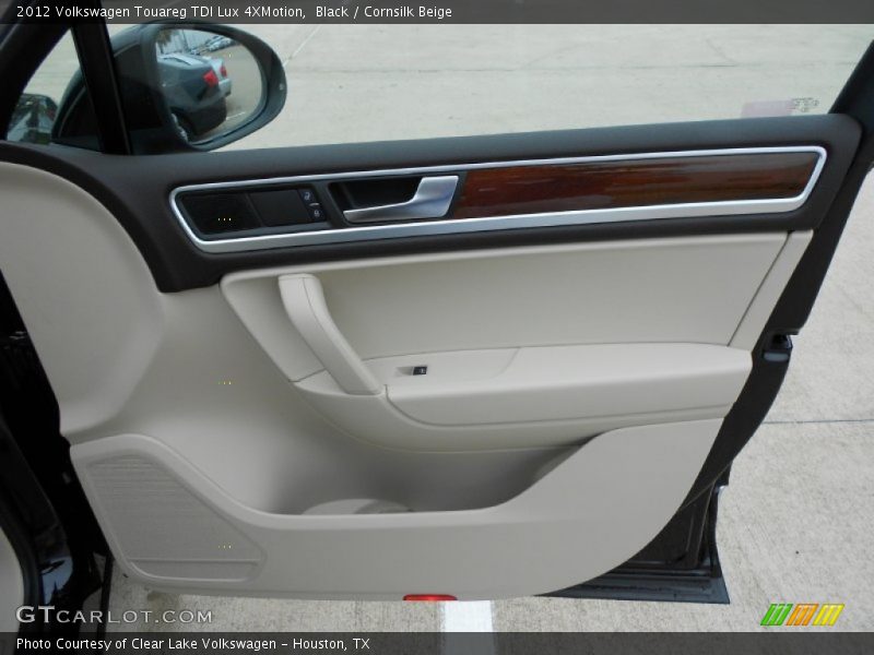Door Panel of 2012 Touareg TDI Lux 4XMotion