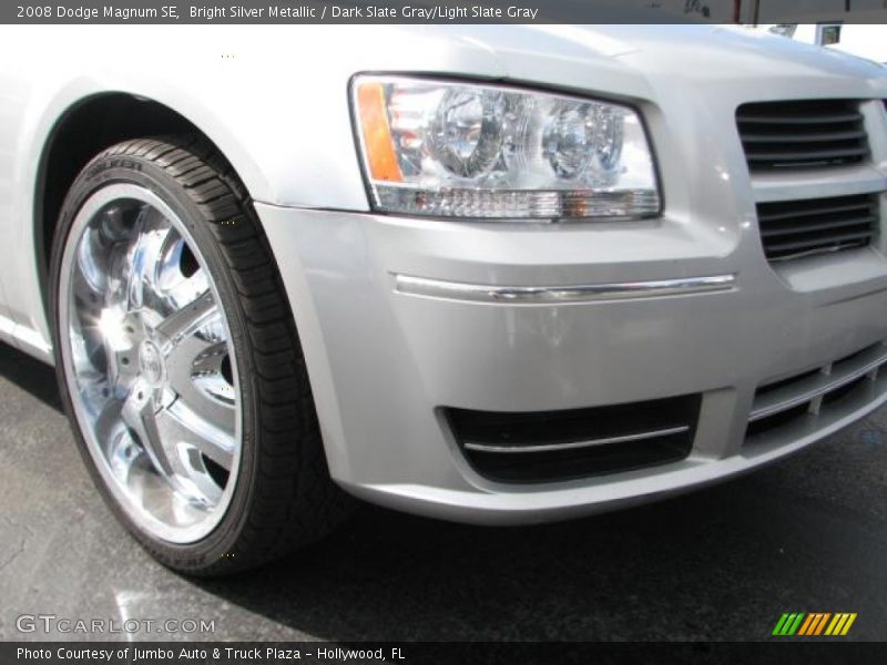 Bright Silver Metallic / Dark Slate Gray/Light Slate Gray 2008 Dodge Magnum SE