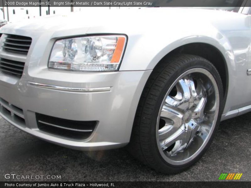 Bright Silver Metallic / Dark Slate Gray/Light Slate Gray 2008 Dodge Magnum SE