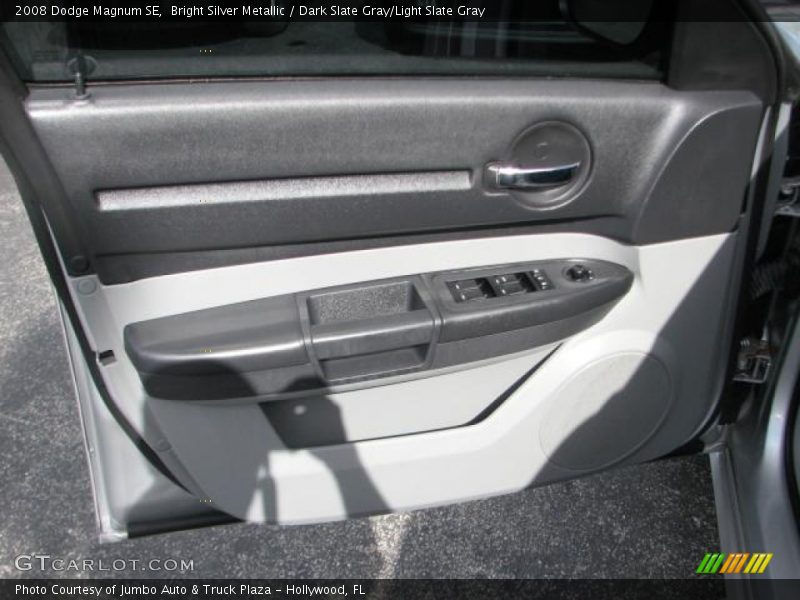 Bright Silver Metallic / Dark Slate Gray/Light Slate Gray 2008 Dodge Magnum SE