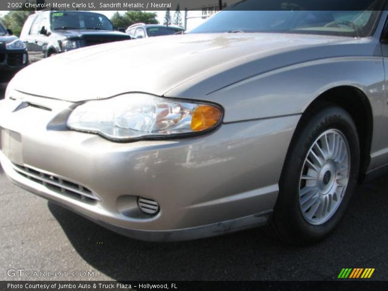 Sandrift Metallic / Neutral 2002 Chevrolet Monte Carlo LS