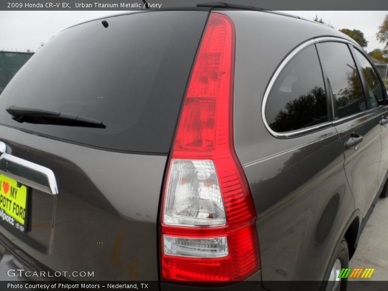 Urban Titanium Metallic / Ivory 2009 Honda CR-V EX