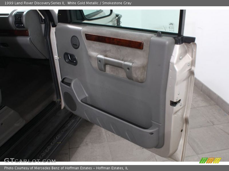 White Gold Metallic / Smokestone Gray 1999 Land Rover Discovery Series II
