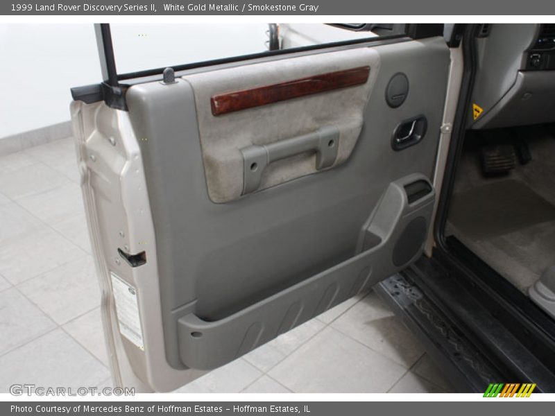 White Gold Metallic / Smokestone Gray 1999 Land Rover Discovery Series II