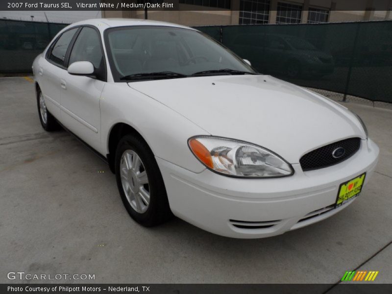 Vibrant White / Medium/Dark Flint 2007 Ford Taurus SEL