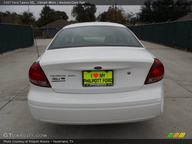 Vibrant White / Medium/Dark Flint 2007 Ford Taurus SEL