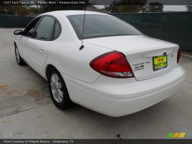 Vibrant White / Medium/Dark Flint 2007 Ford Taurus SEL