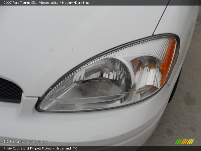 Vibrant White / Medium/Dark Flint 2007 Ford Taurus SEL