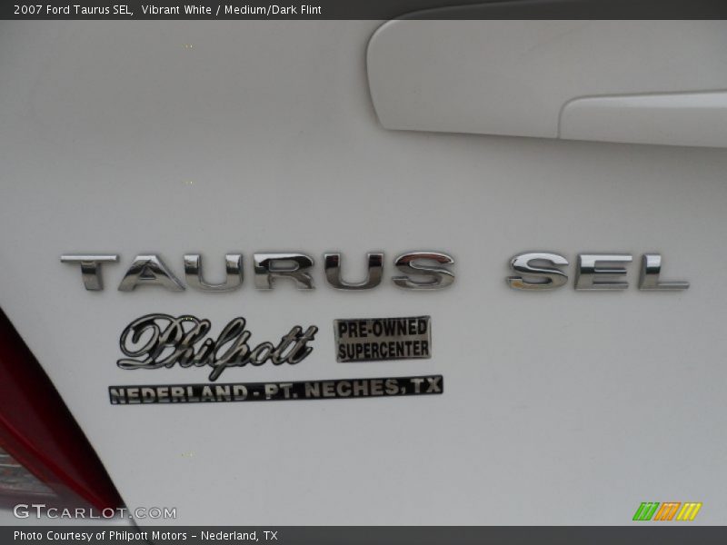 Vibrant White / Medium/Dark Flint 2007 Ford Taurus SEL