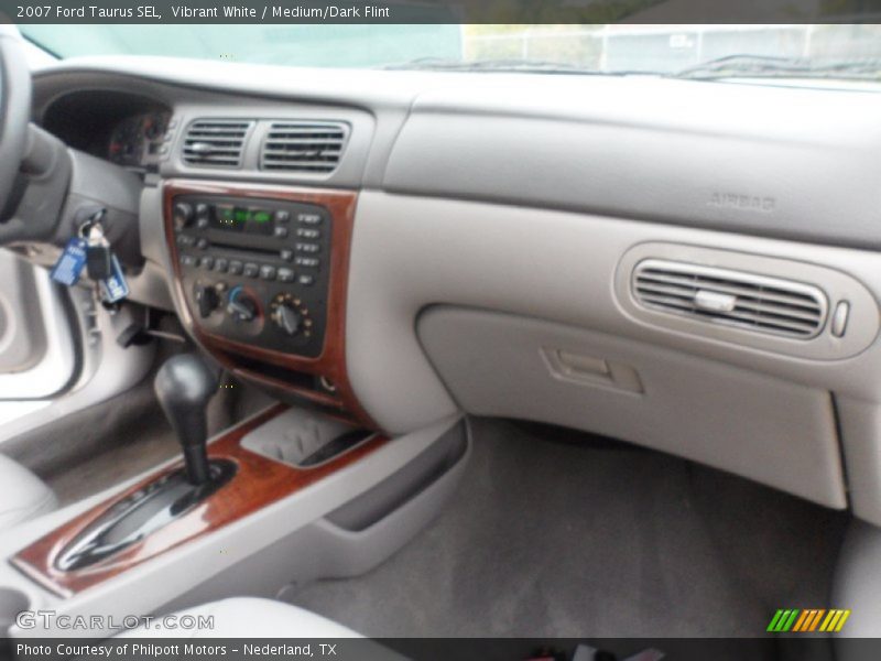 Vibrant White / Medium/Dark Flint 2007 Ford Taurus SEL