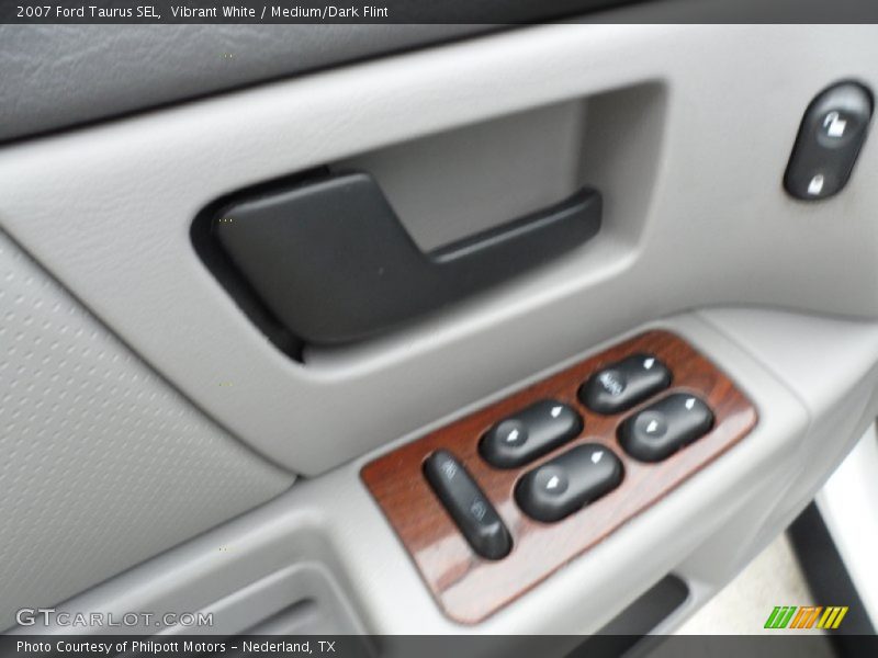 Vibrant White / Medium/Dark Flint 2007 Ford Taurus SEL
