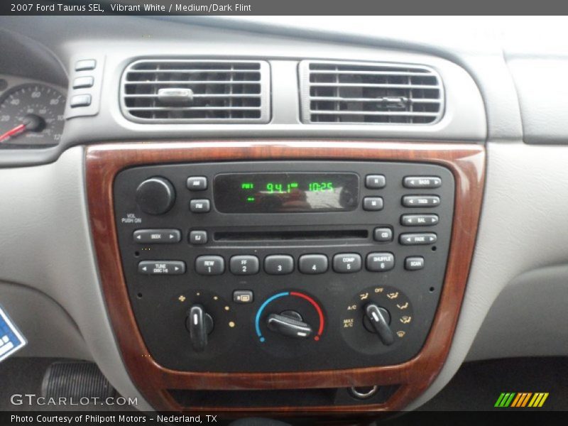 Vibrant White / Medium/Dark Flint 2007 Ford Taurus SEL