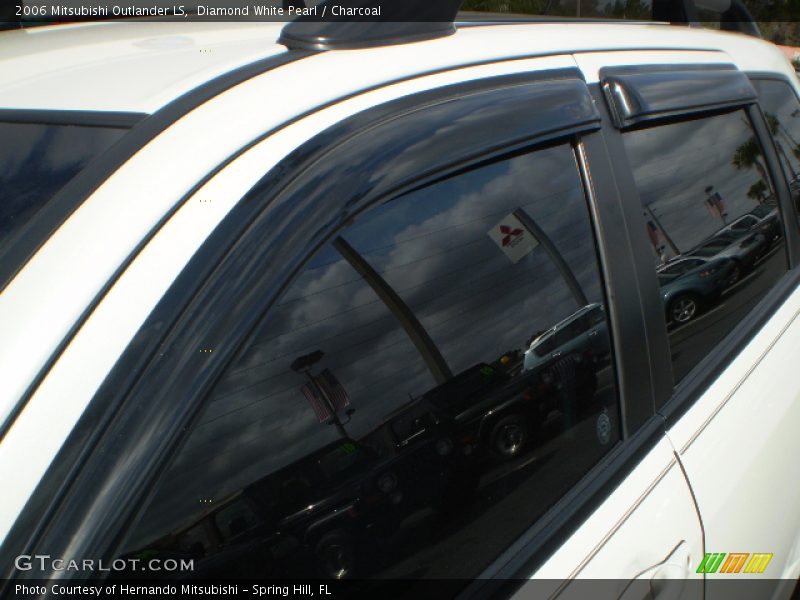 Diamond White Pearl / Charcoal 2006 Mitsubishi Outlander LS