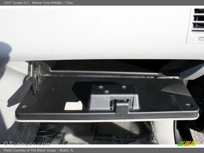 Meteor Grey Metallic / Grey 2007 Suzuki XL7