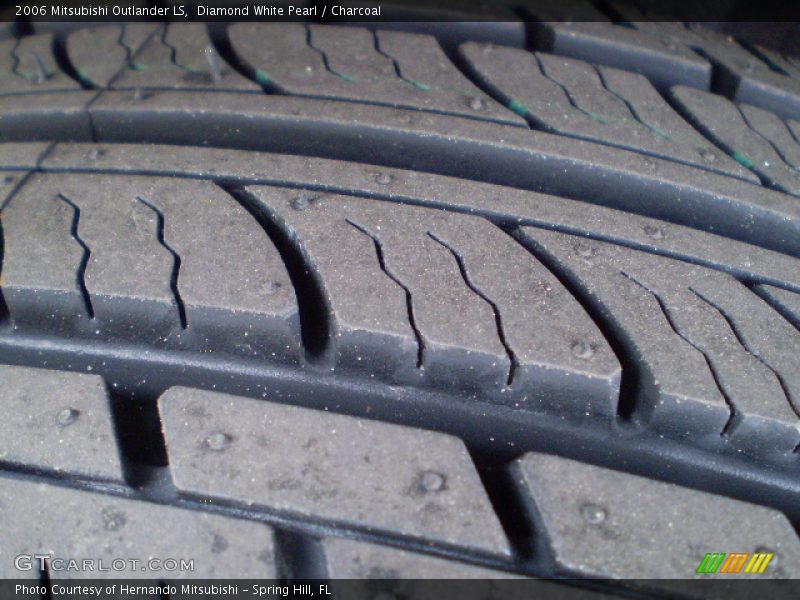 Diamond White Pearl / Charcoal 2006 Mitsubishi Outlander LS
