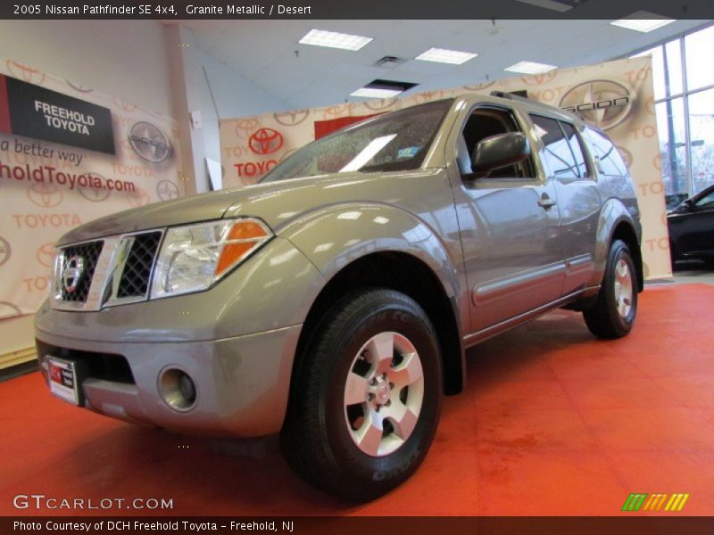 Front 3/4 View of 2005 Pathfinder SE 4x4