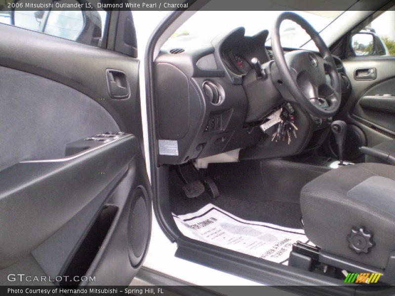 Diamond White Pearl / Charcoal 2006 Mitsubishi Outlander LS