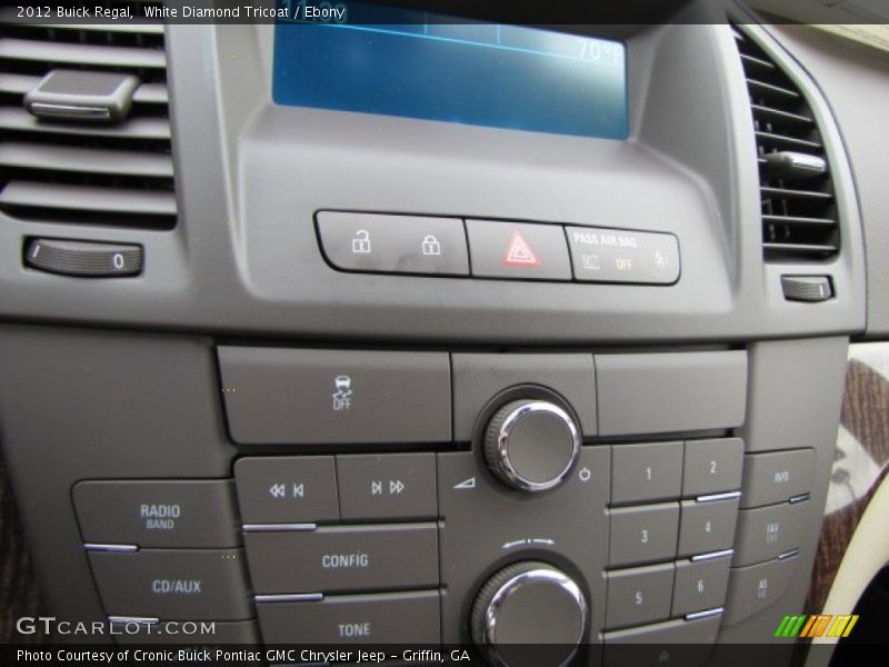 White Diamond Tricoat / Ebony 2012 Buick Regal