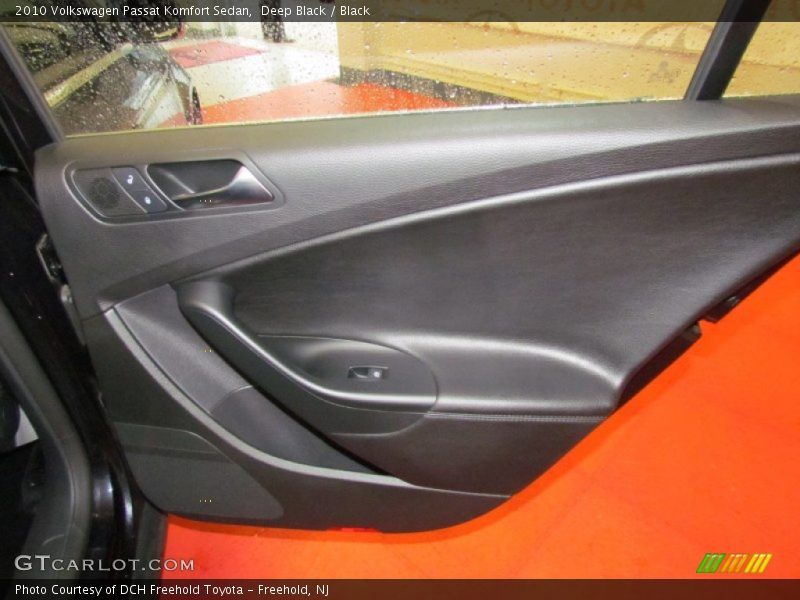 Deep Black / Black 2010 Volkswagen Passat Komfort Sedan