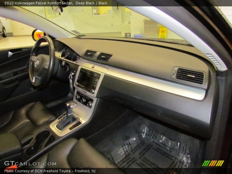 Deep Black / Black 2010 Volkswagen Passat Komfort Sedan