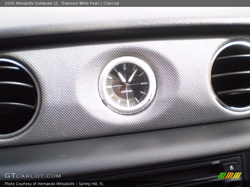 Diamond White Pearl / Charcoal 2006 Mitsubishi Outlander LS