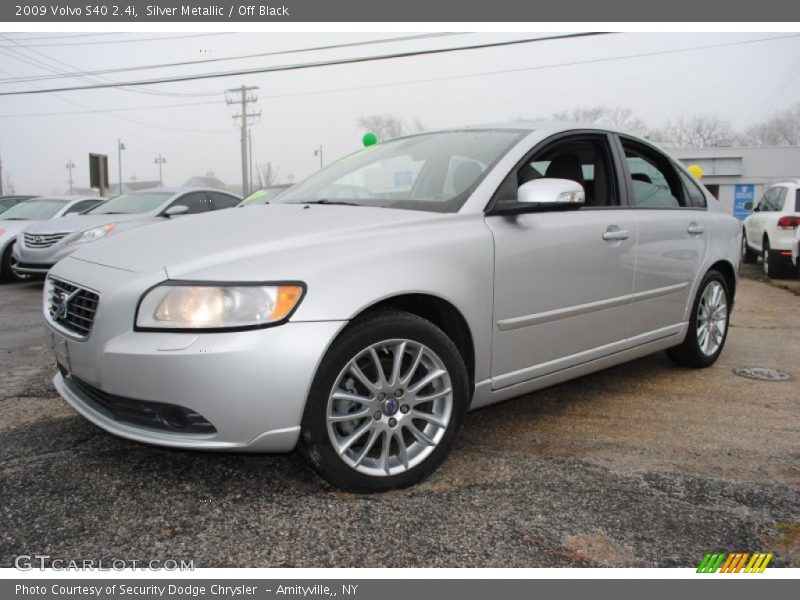 Silver Metallic / Off Black 2009 Volvo S40 2.4i