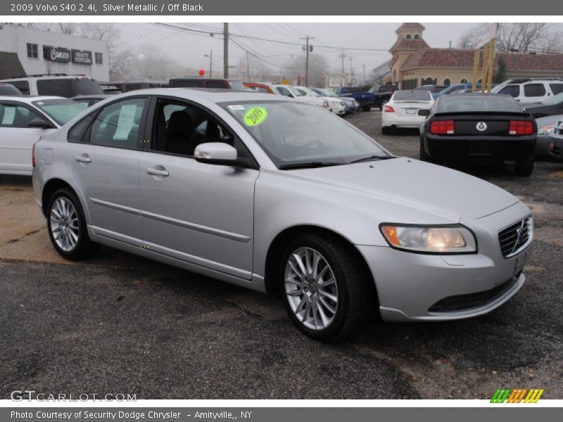 Silver Metallic / Off Black 2009 Volvo S40 2.4i