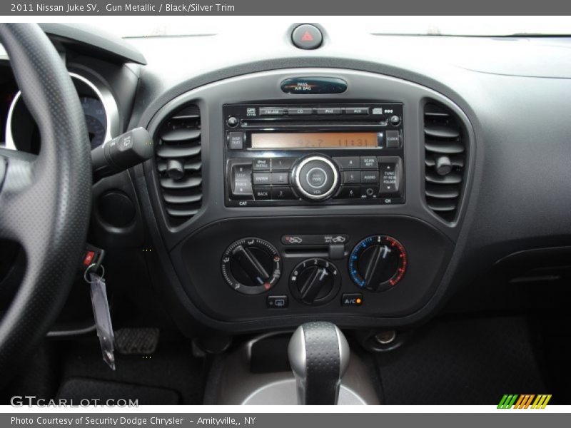 Gun Metallic / Black/Silver Trim 2011 Nissan Juke SV