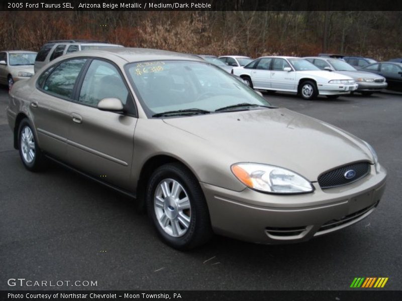 Front 3/4 View of 2005 Taurus SEL