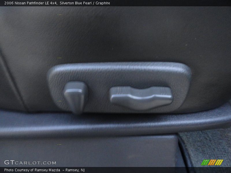 Silverton Blue Pearl / Graphite 2006 Nissan Pathfinder LE 4x4