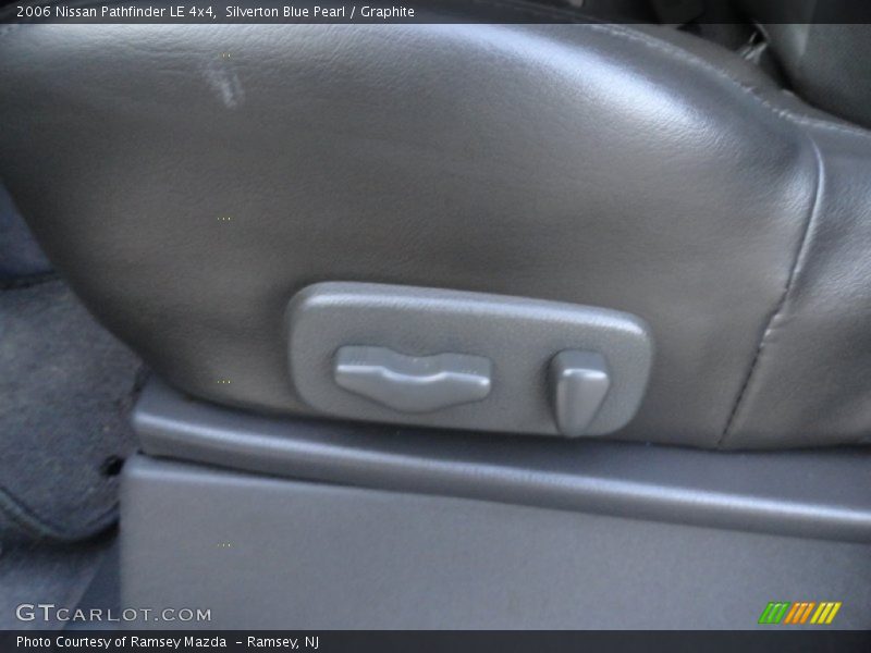 Silverton Blue Pearl / Graphite 2006 Nissan Pathfinder LE 4x4