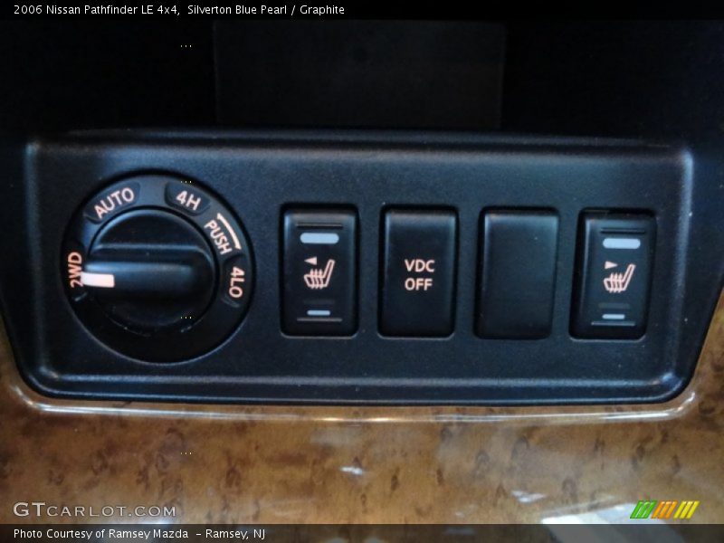 Silverton Blue Pearl / Graphite 2006 Nissan Pathfinder LE 4x4
