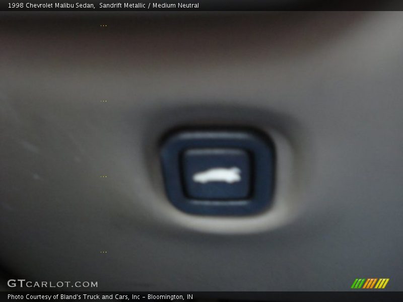Sandrift Metallic / Medium Neutral 1998 Chevrolet Malibu Sedan