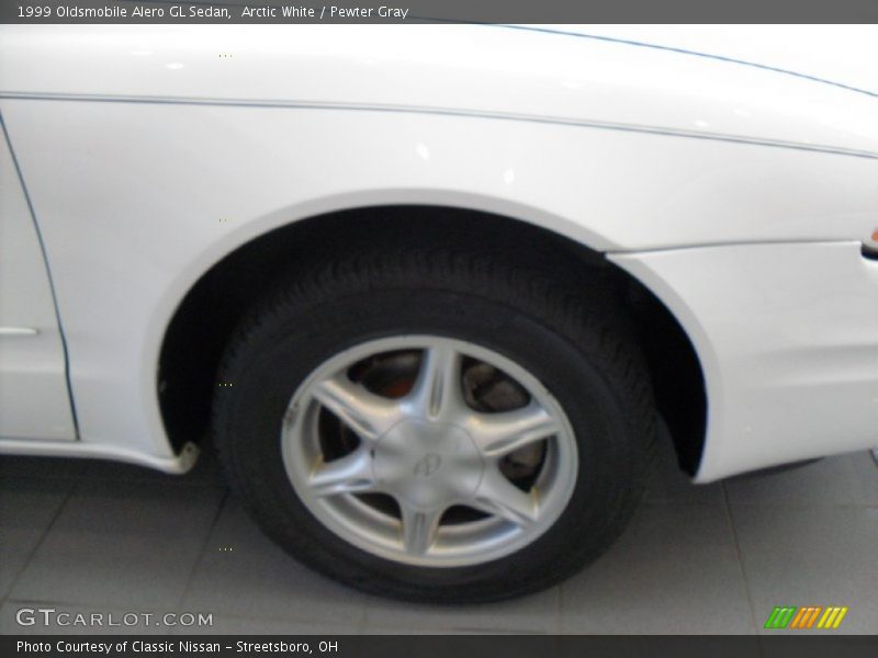 Arctic White / Pewter Gray 1999 Oldsmobile Alero GL Sedan