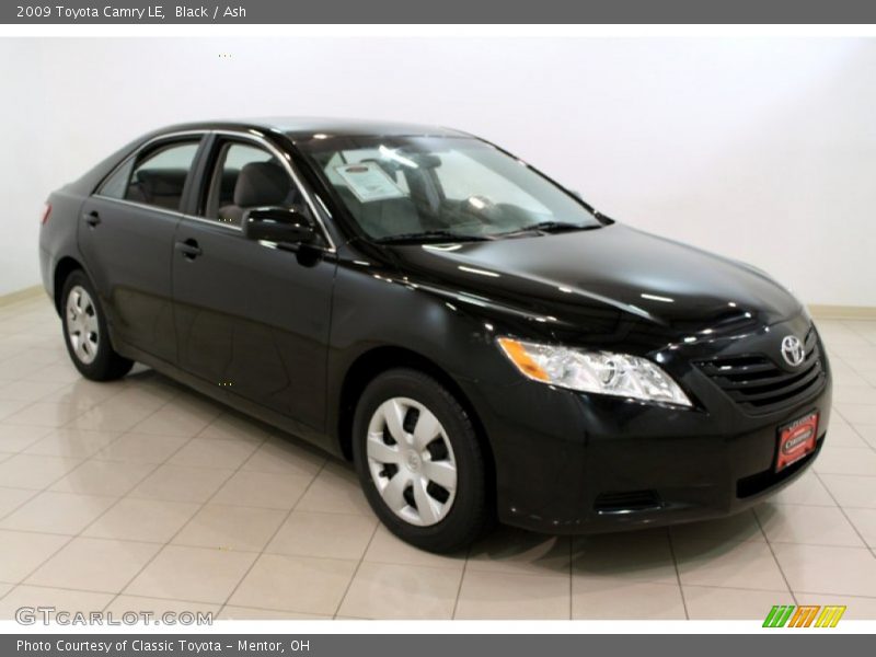 Front 3/4 View of 2009 Camry LE