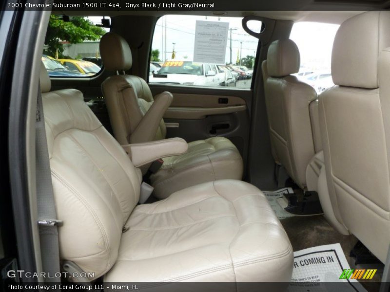 Onyx Black / Light Gray/Neutral 2001 Chevrolet Suburban 1500 LT 4x4