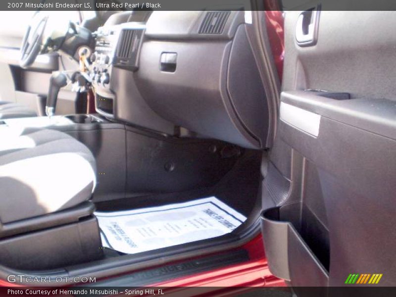 Ultra Red Pearl / Black 2007 Mitsubishi Endeavor LS