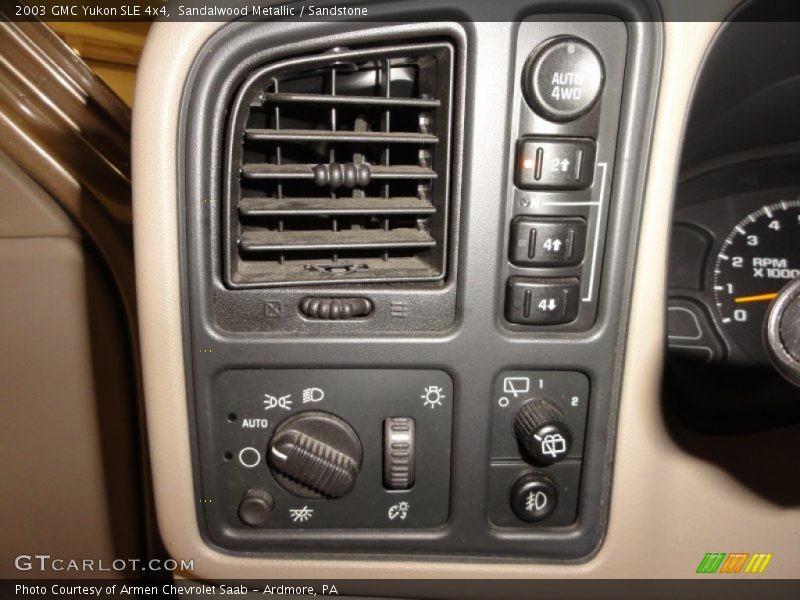 Sandalwood Metallic / Sandstone 2003 GMC Yukon SLE 4x4