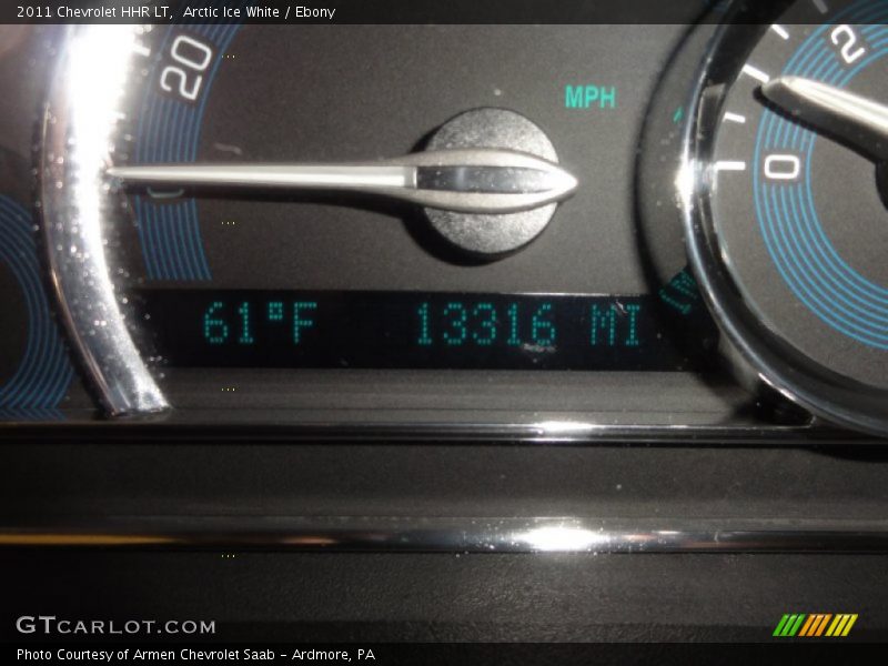 Arctic Ice White / Ebony 2011 Chevrolet HHR LT