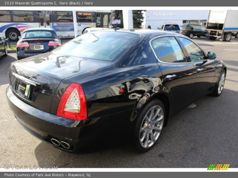 Nero (Black) / Nero 2010 Maserati Quattroporte S