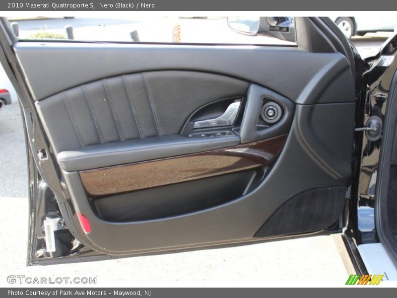 Door Panel of 2010 Quattroporte S