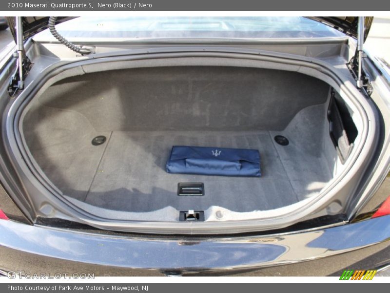  2010 Quattroporte S Trunk