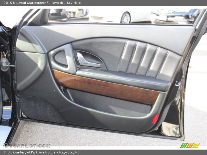 Door Panel of 2010 Quattroporte S