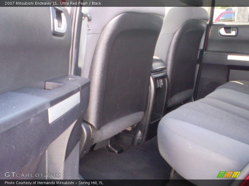 Ultra Red Pearl / Black 2007 Mitsubishi Endeavor LS
