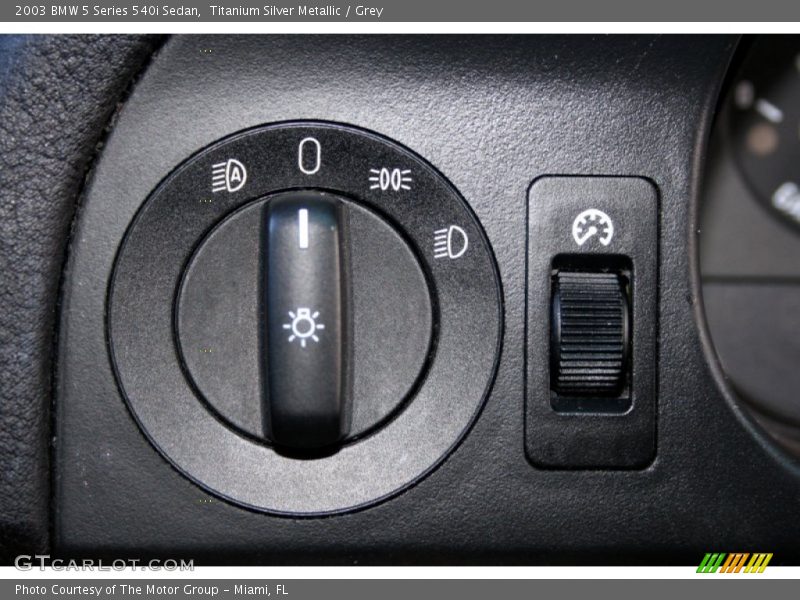 Controls of 2003 5 Series 540i Sedan