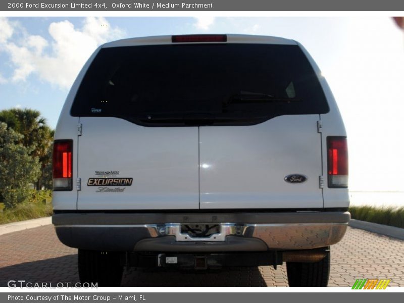 Oxford White / Medium Parchment 2000 Ford Excursion Limited 4x4