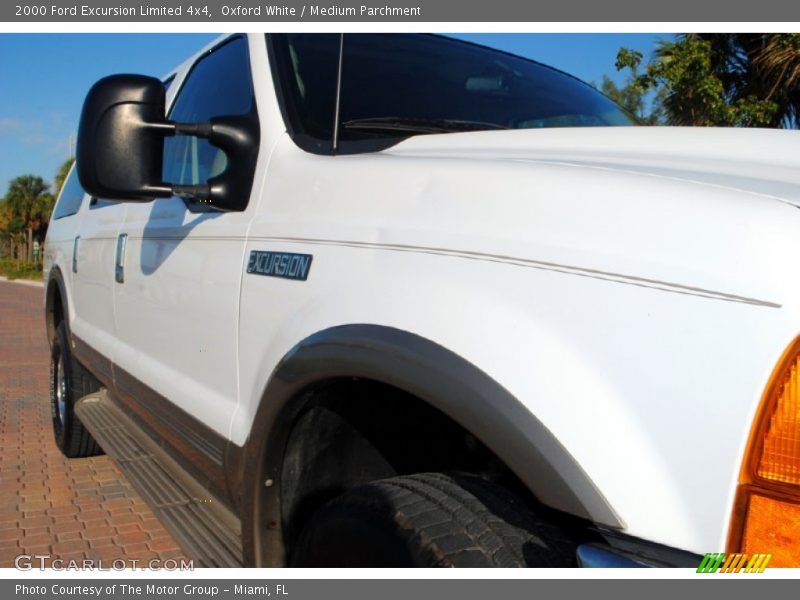 Oxford White / Medium Parchment 2000 Ford Excursion Limited 4x4